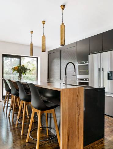 Melbourne tiling contractors, tiling service in VIC, tiler in Melton, best tiling service Melton VIC